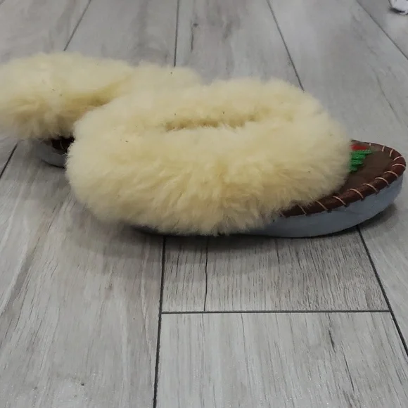 3/$45 NWOT Kids handmade moccasin slippers (size EU 26) - Picture 3 of 6